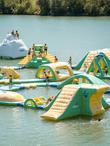 Des jeux gonflables et toboggans aquatiques à côté de Quint-Fonsegrives, Toulouse, Aquaparc Toulouse